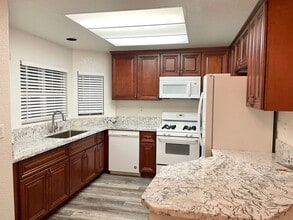 Building Photo - 9930 Scripps Vista Way