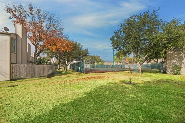 Foto del edificio - 880 Tully St