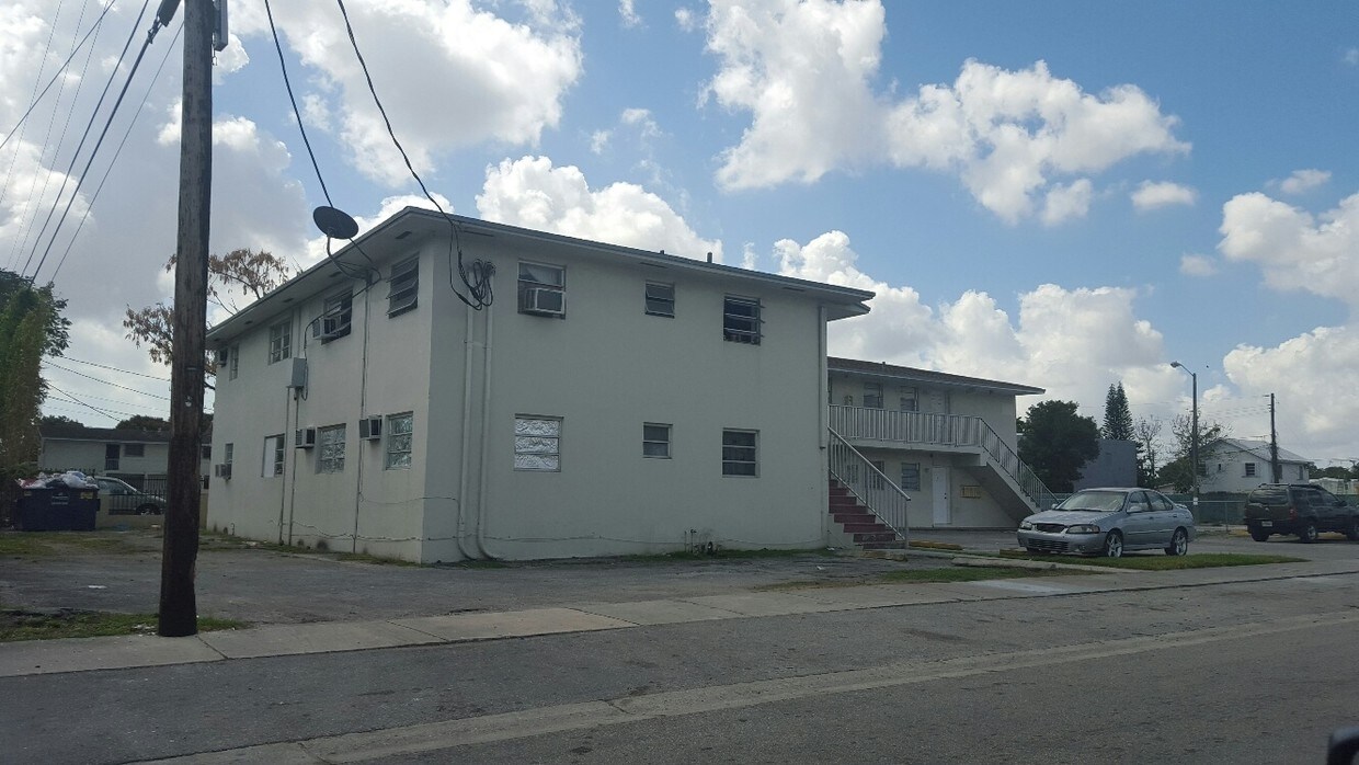 Building Photo - 3185 NW 22nd Ave