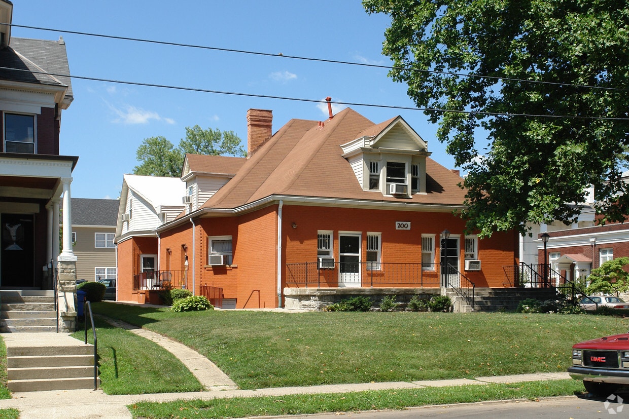 Primary Photo - 200 E Maxwell St