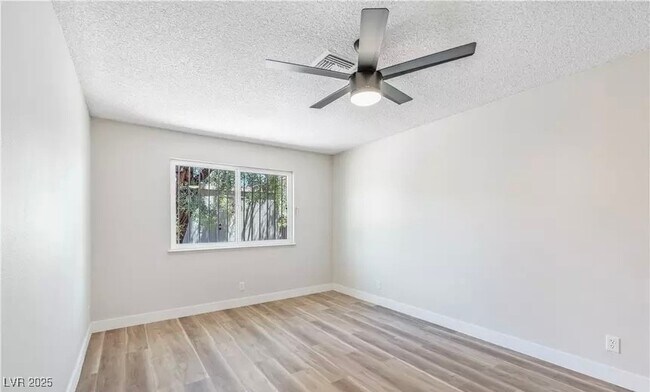 Foto del edificio - 3904 Stormcrest Dr