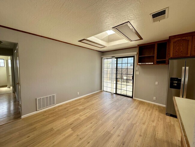 Foto del edificio - PET FRIENDLY Spacious 3 Bedroom 2 Bath! **...