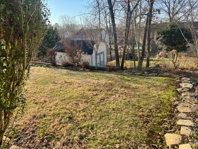 Building Photo - West Knoxville 37922 - 4 bedroom, 2 bath home - Contact Susan Niedergeses (865) 300-4722