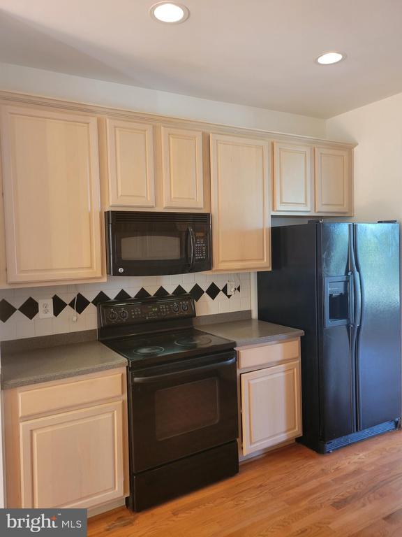 Building Photo - 43799 Maison Blanc Square