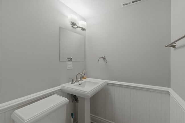 Foto del edificio - 1828 W Berenice Ave