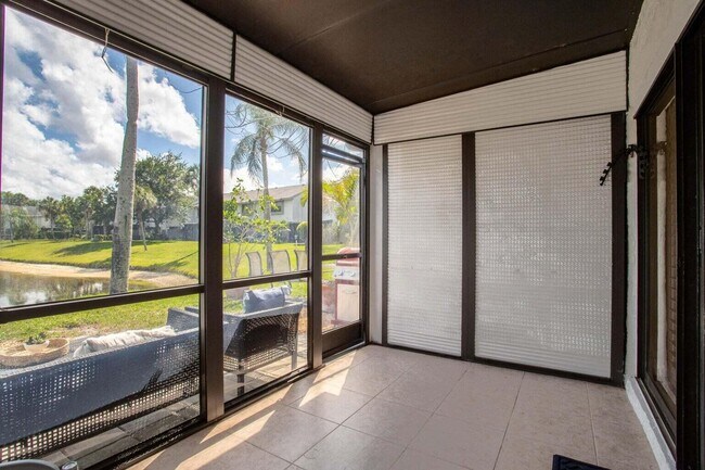Foto del edificio - 3383 Carambola Cir