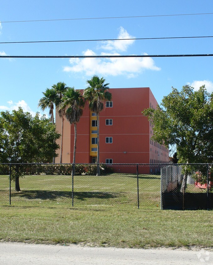 Foto del edificio - Amarylis Pond Apartments