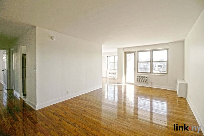 Building Photo - 33 N 3rd Ave