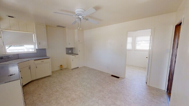 Foto del edificio - Looking for space, look no further!