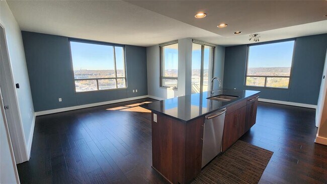 Foto del edificio - 300 Bowie St