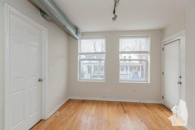 Foto del edificio - 2540 W Leland Ave