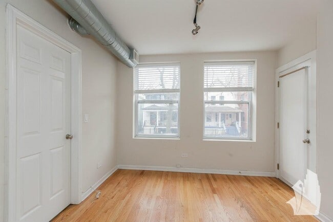 Building Photo - 2540 W Leland Ave