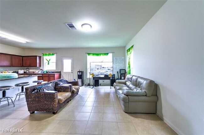 Foto del edificio - 3 br, 2.5 bath House - 11017 Panther Ct