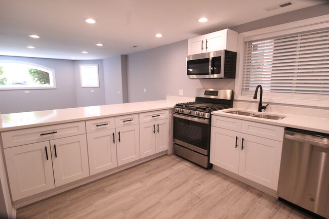 Foto del edificio - 6210 N Talman Ave