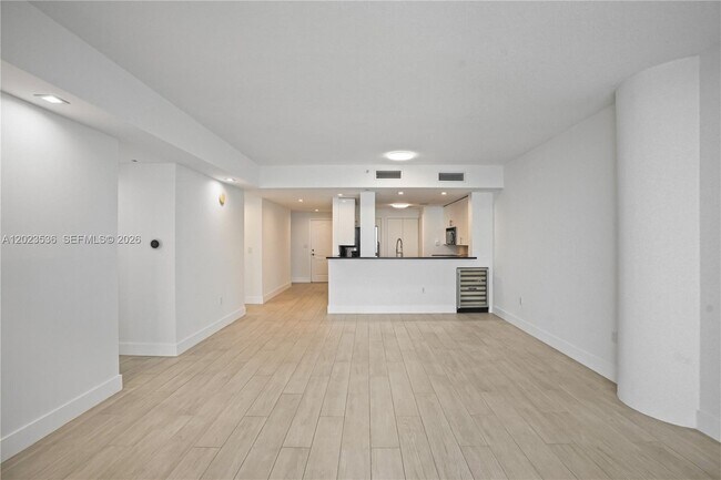Building Photo - 2101 Brickell Ave