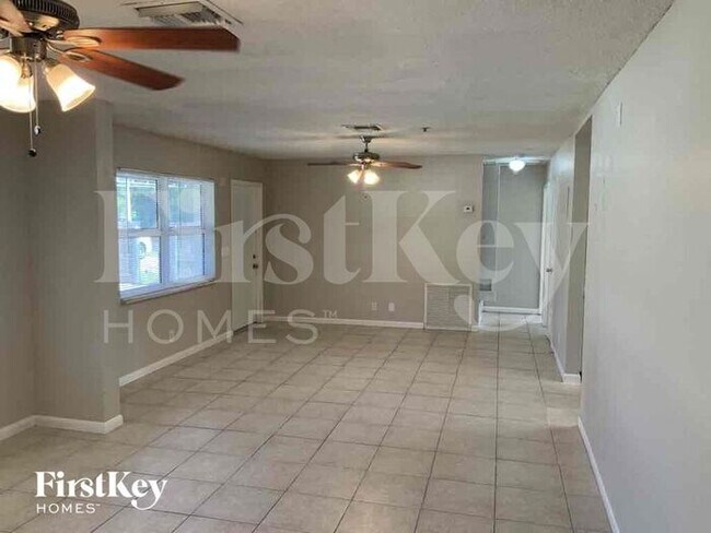 Foto del edificio - 800 SW 9th Ct