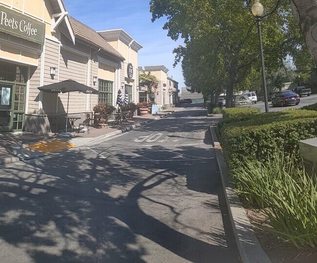 Peets Coffee, Sushi, Fro-yo, and more. - 935 Waltermire St