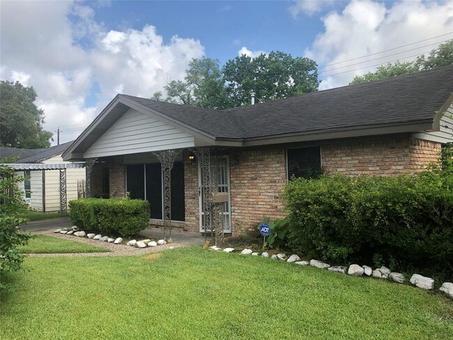 Building Photo - 3010 Stallings Dr