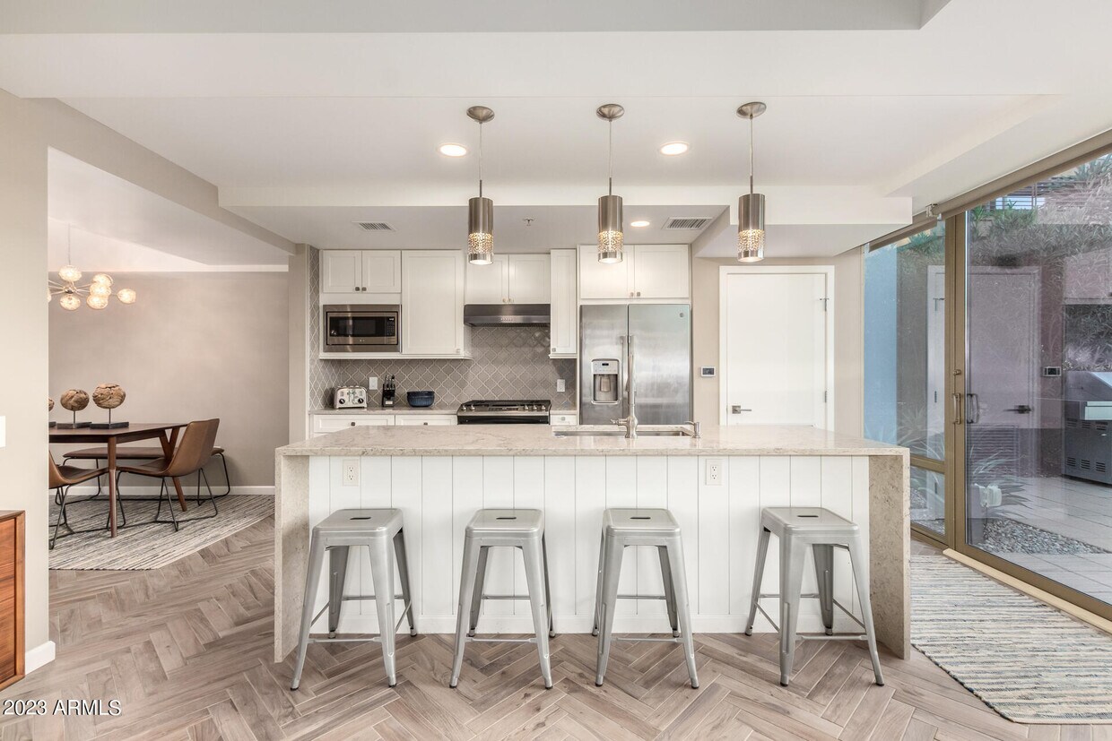 Foto principal - 7161 E Rancho Vista Dr