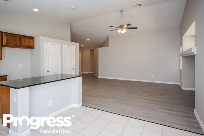 Foto del edificio - 5622 Tropic Breeze St