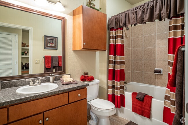 2BR, 2BA - 1147SF - The Fountains at Almeda