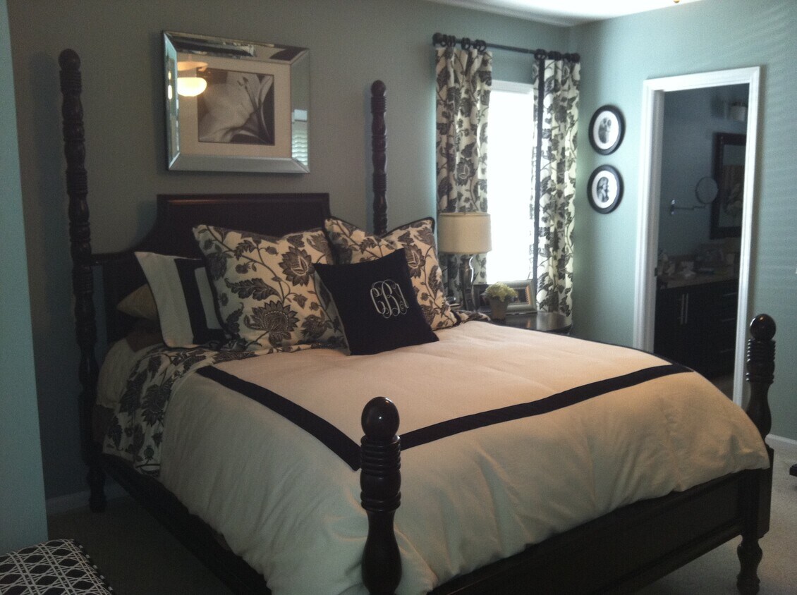 Master bedroom w/ furniture - 3806 Selwyn Farms Ln