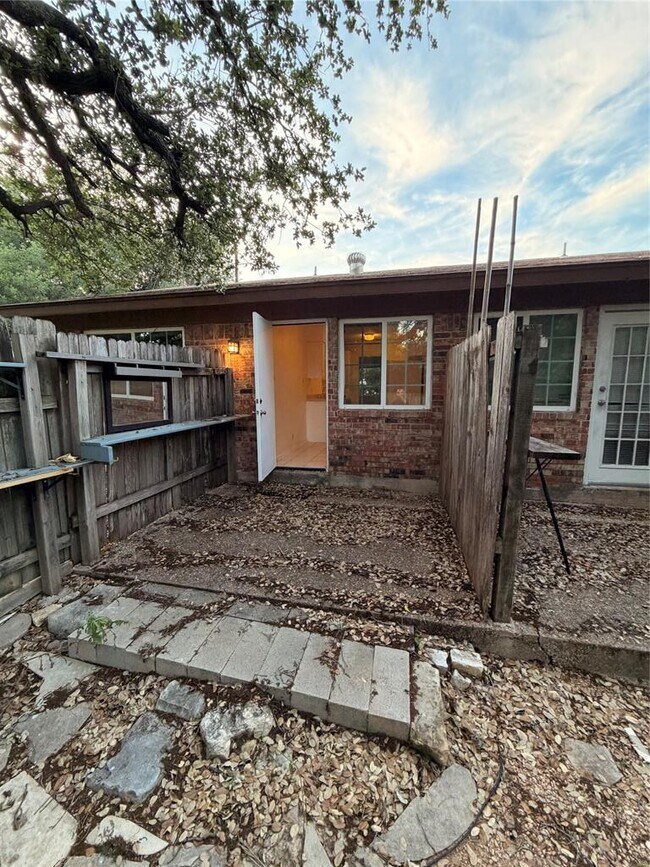 Foto del edificio - 3405 Willowrun Cove
