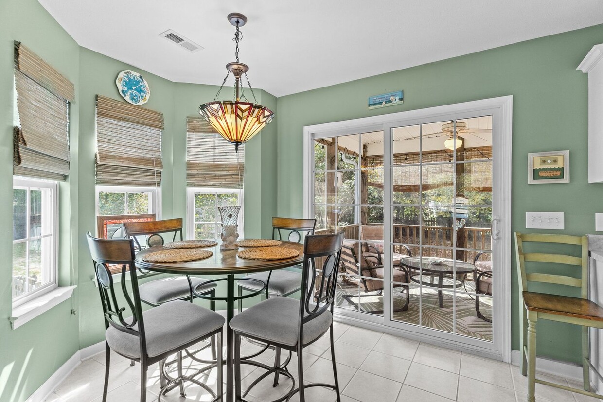 Primary Photo - PERFECT "WORK FROM HOME" LOCATION