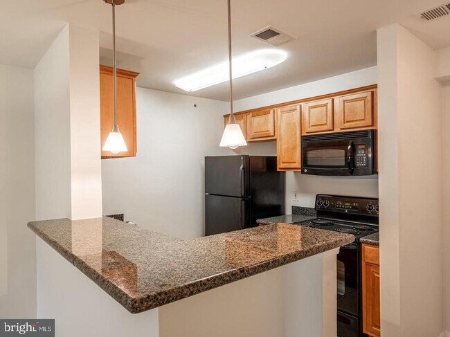 Foto del edificio - 3176 Summit Square Dr