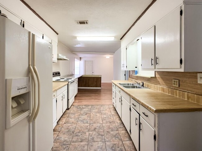 Building Photo - 3805 North 10th Avenue