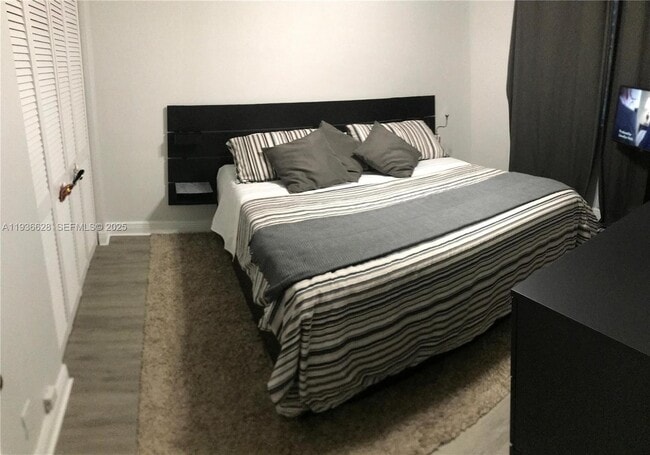 Foto del edificio - 8420 Byron Ave