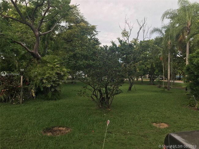 Foto del edificio - 5901 Devonshire Blvd