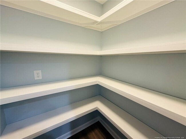 Foto del edificio - 300 Wedge Ct