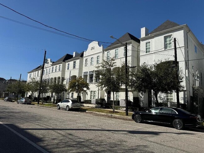Foto del edificio - 2318 Hutchins St