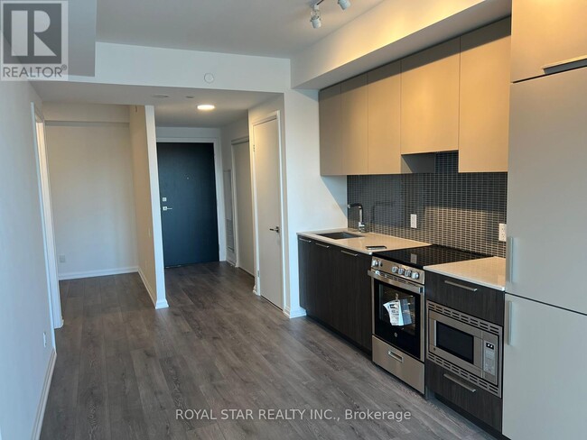Photo du bâtiment - 4208-4208 Dundas St W
