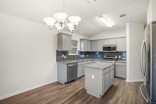 Foto del edificio - 3310 Blue Ridge Dr