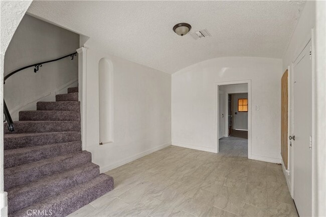 Building Photo - 272 W 9th St