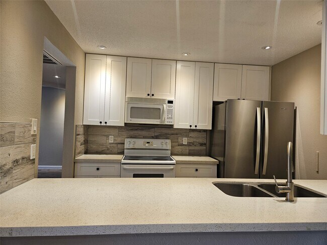 Foto del edificio - 2816 S Bartell Dr