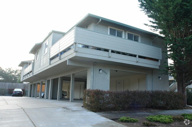 Foto del edificio - Hillcrest Manor