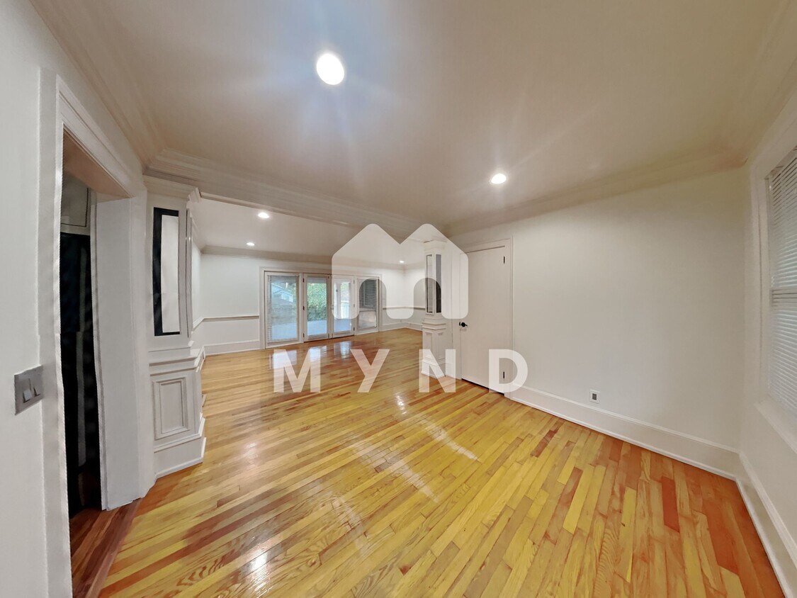 Primary Photo - 1205 Briar Hills Dr NE