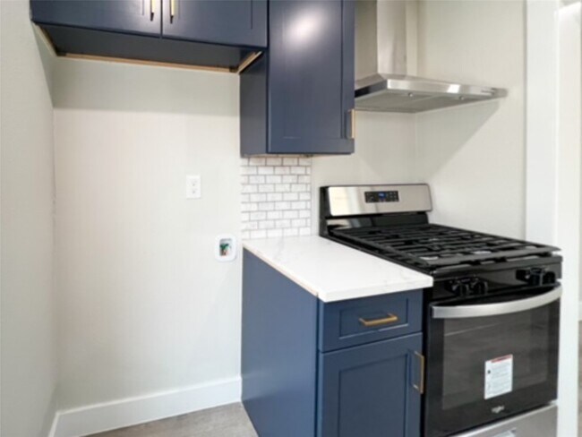 Foto del edificio - 4704 Greenbriar Dr