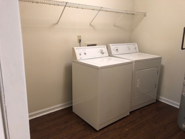 Foto del edificio - PRE-LEASING FOR AUGUST 2026!