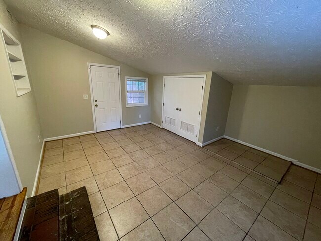 Primera Sala de Bonificación 1 - 950 Piedmont Dr