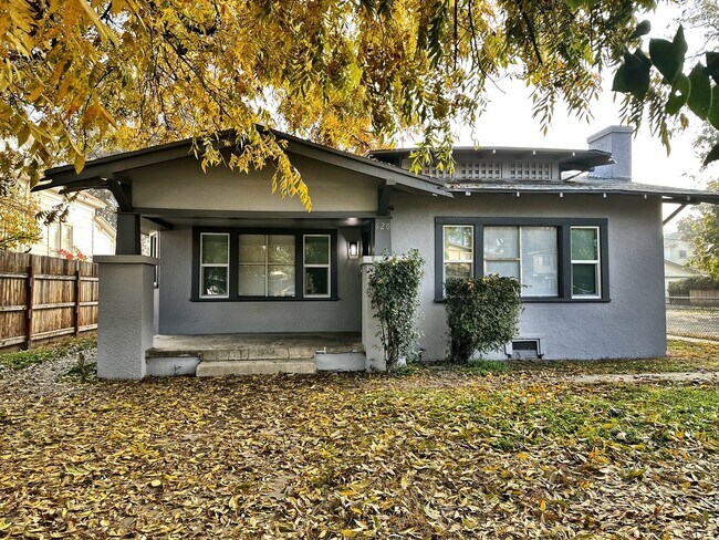 Foto del edificio - 855-856 Court/Cypress Duplex