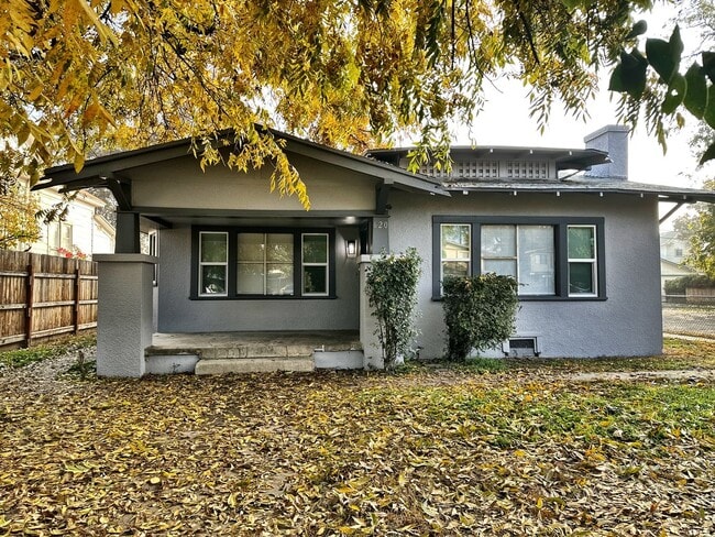 Building Photo - 855-856 Court/Cypress Duplex