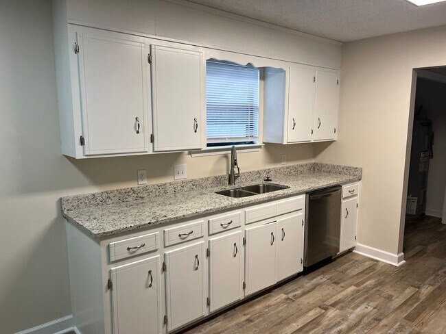 Foto del edificio - Lots of updates!