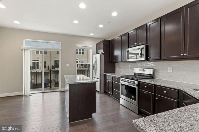 Building Photo - 23005 Sullivans Cove Sq