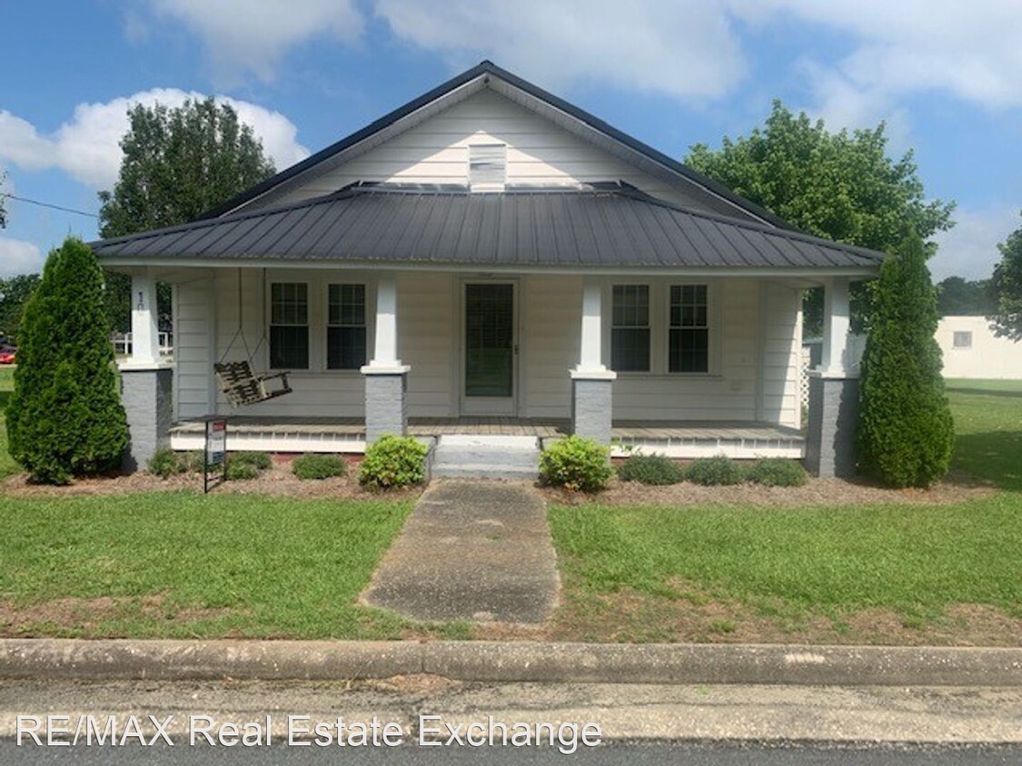 Primary Photo - 3 br, 2 bath House - 104 South Spruce Street