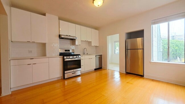 Photo - 275-281  27th Avenue Apartment