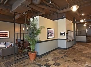 Building Photo - Great Downtown Condo Unit 1bd 1bath Plus B...